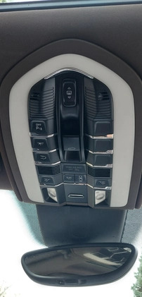 Porsche Cayenne cena 165000 przebieg: 182000, rok produkcji 2015 z Międzychód małe 667